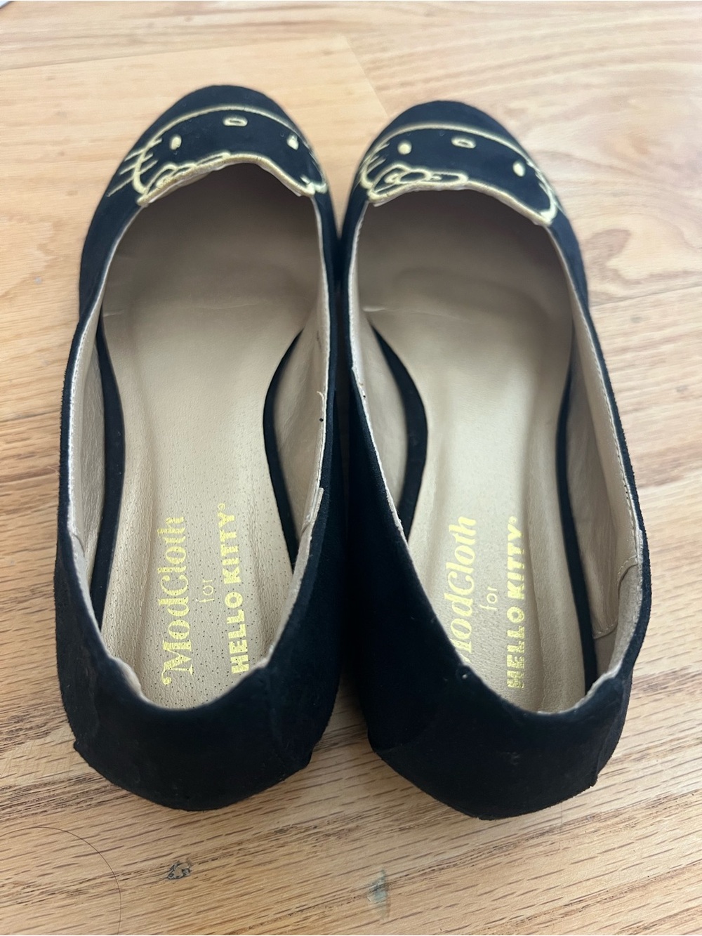 ModCloth x Hello Kitty Amble Companion Flats Black Gold Embroidered Size 8 - Picture 4 of 5
